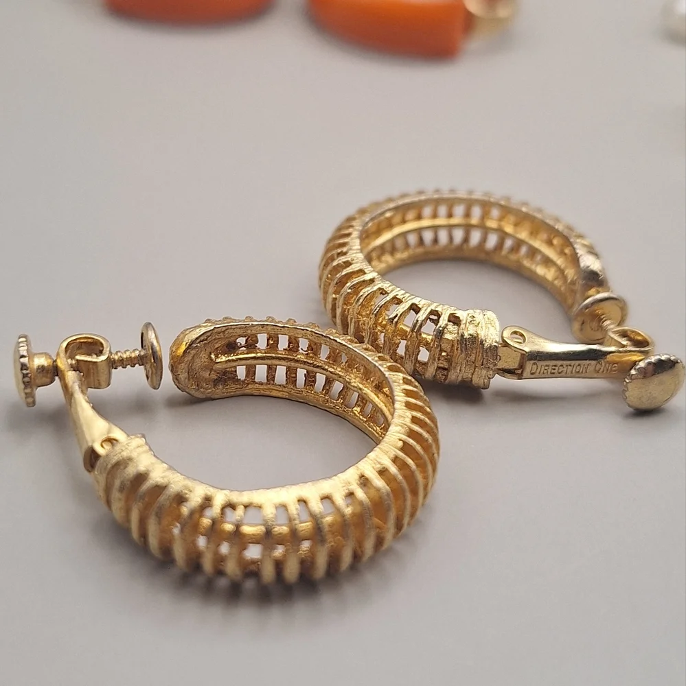 Vintage Clip-On & Screw-Back Earring Bundle – Sarah Coventry, Avon, LA Segal+ - Picture 15 of 16